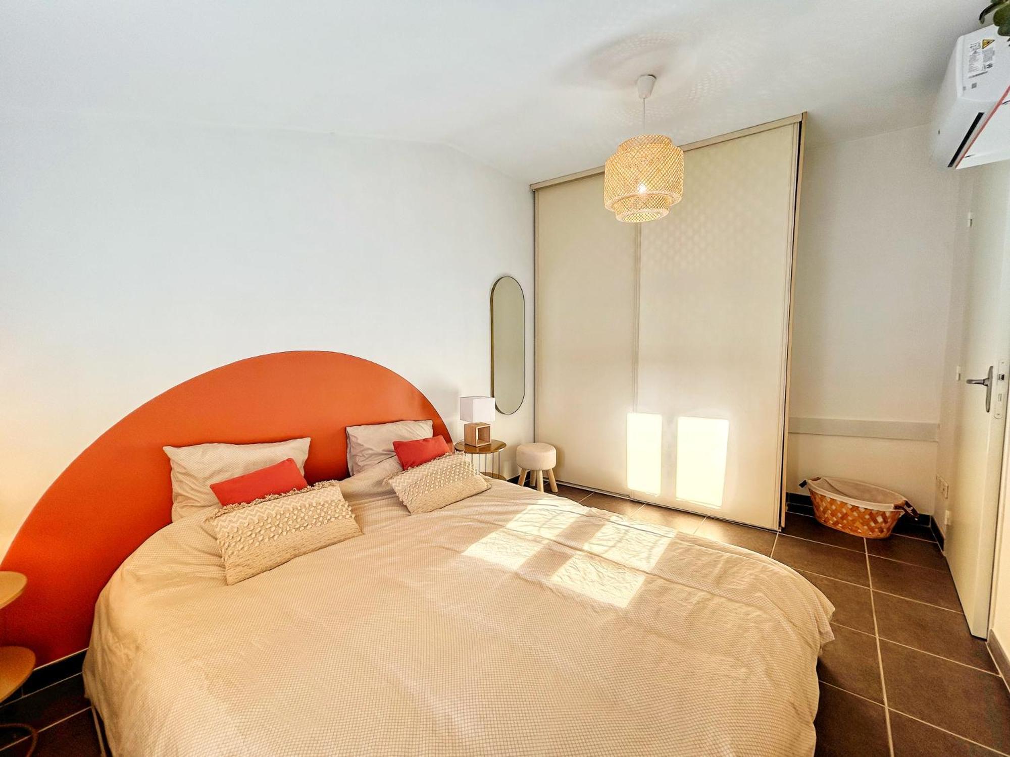 Terracotta Tranquility Apartment อาร์ลส์ ภายนอก รูปภาพ