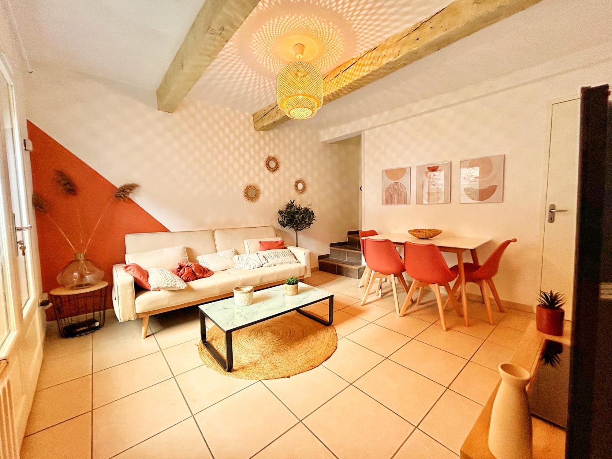 Terracotta Tranquility Apartment อาร์ลส์ ภายนอก รูปภาพ