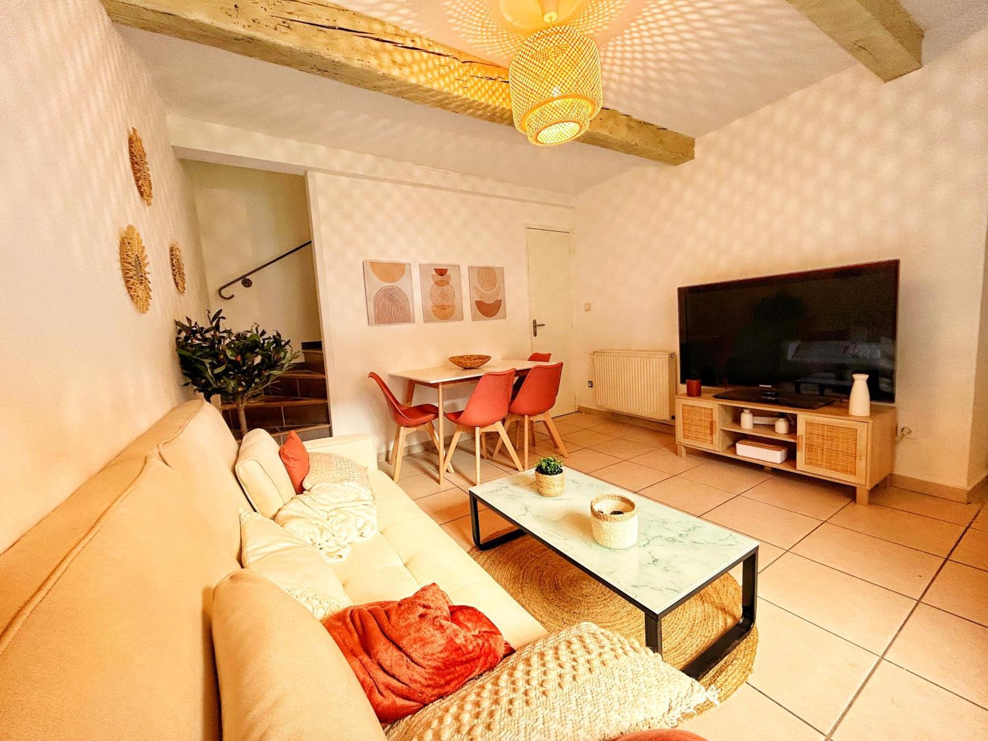 Terracotta Tranquility Apartment อาร์ลส์ ภายนอก รูปภาพ